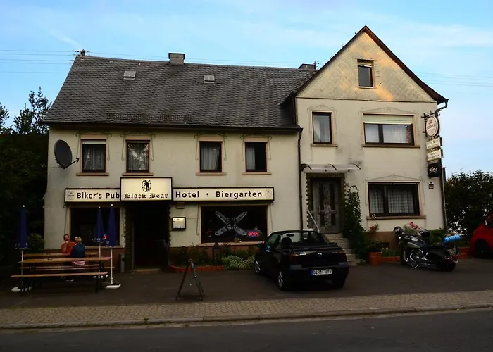 Black Bear Bikers Pub-Hotel