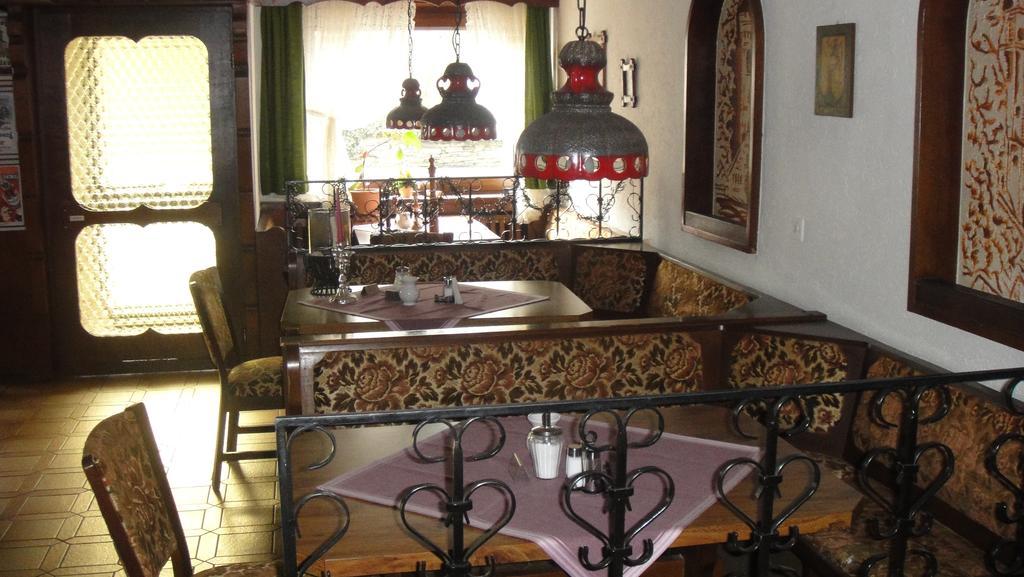 Black Bear Bikers Pub-hotel