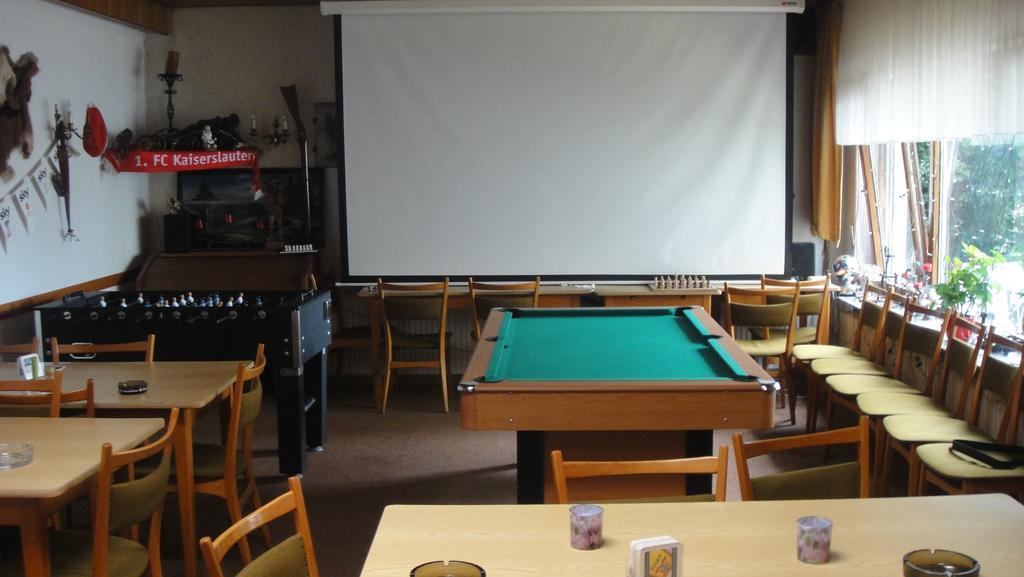Black Bear Bikers Pub-hotel Inn