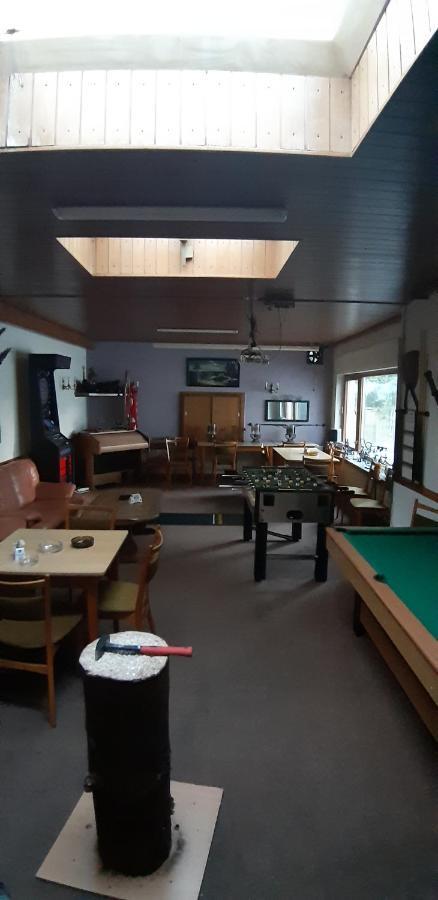 Black Bear Bikers Pub-hotel